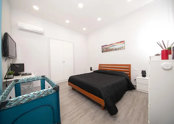 Casa Vacanze Alma B&B Grazioso Appartamento Sul Lungomare Di Pozzuoli A 300Mt Dal Centro E Dal Rione Terra By Movery